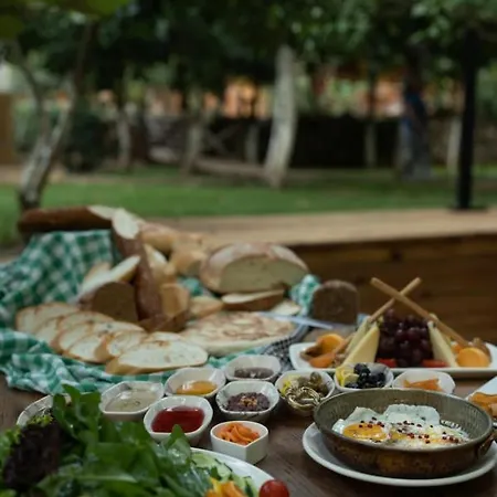 Camping Alanya Bungalow Evleri / Restaurant Asmaca